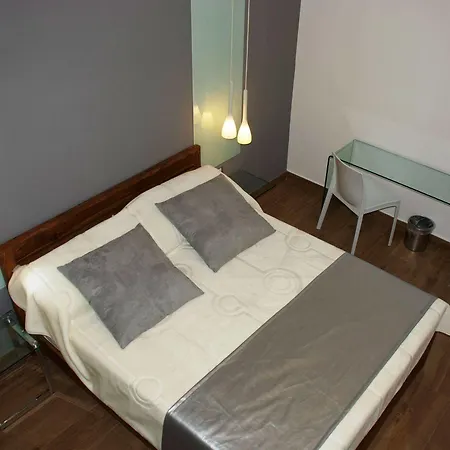 231 Via Roma Apartament